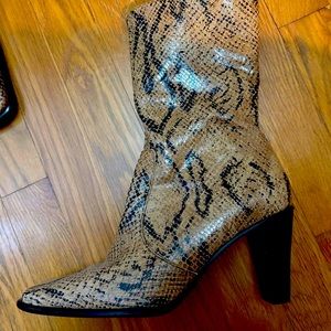 9 West Leopard Style Leather Boots w/ Wood Heel - size 8